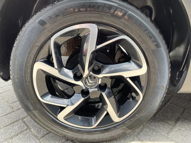 Citroen C3 82pk Shine (Camera - Navigatie - Automatische Airco - Apple Carplay - LED - Lichtmetalen velgen)