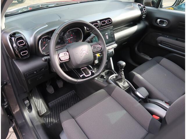 Citroen C3 Aircross 110 Pk benzine * Hoge Zit * Navigatie * Climate & Cruise Control * Open Schuifdak * L.M. Velgen * Ook Apple Carplay / Android Auto * Vingerhoets; Vierde Generatie Eersteklas Service !