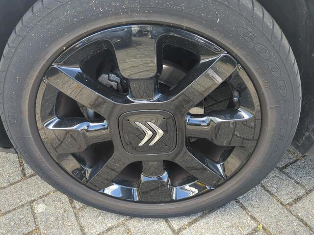 Citroen C3 1.2 PureTech Shine Apple Carplay/Duo-Tone/17"Velgen/Navi/Camera/GEEN AFLEVERKOSTEN