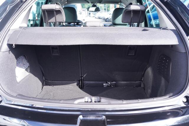 Citroen C3 1.2 PureTech Exclusive Automaat Private glas Trekhaak Cruise controle Chrome-pakket Clima PDC