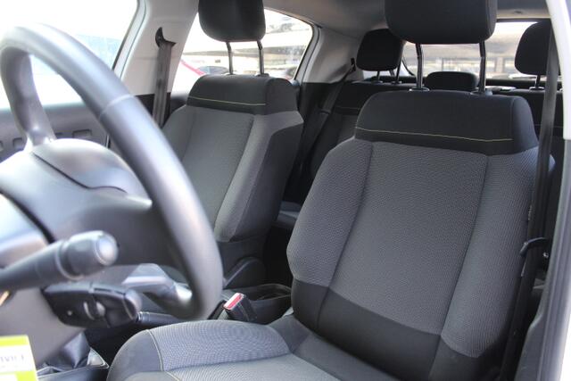 Citroen C3 1.2 PureTech Feel Nieuwe Distributie! Climatecontrol, Navi, DAB, Carplay, Lichtsensor,Regensensor