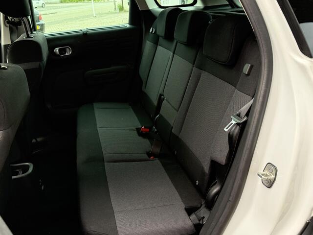 Citroen C3 Aircross 1.2 PureTech S&S Shine 110PK | BOMVOL | Dealeronderhouden | Trekhaak | Achteruitrijcamera | Grip Control | Head-up Display | Parkeersensoren Voor & Achter | Keyless Entry | Stoelverwarming | Navigatie |