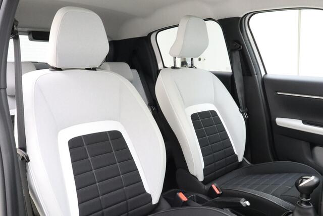 Citroen C3 1.2 Turbo 100pk Max | DEMO | Navigatie | Camera | Dakrails | Nieuw model | Lichtmetalen velgen | Camera | Hoge instap