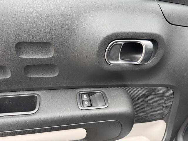 Citroen C3 1.2 PureTech Feel zwart dak