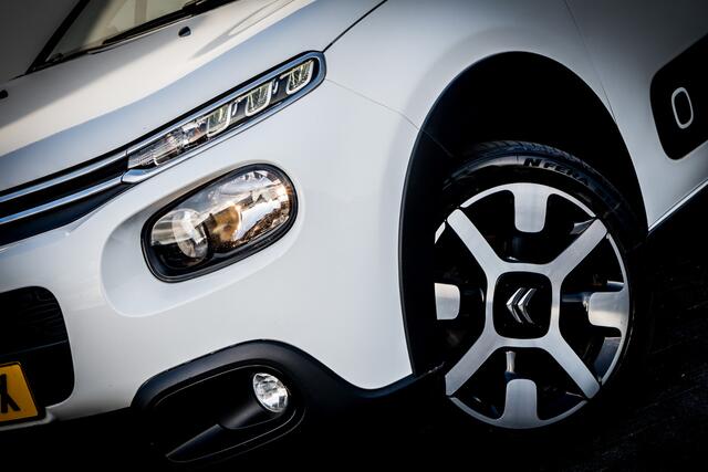 Citroen C3 1.2 PureTech S&S Shine RIJKLAAR INCL:GARANTIE | Trekhaak | Two Tone-kleur zwart dak | Clima | 16'' LMV | Camera | Navi |