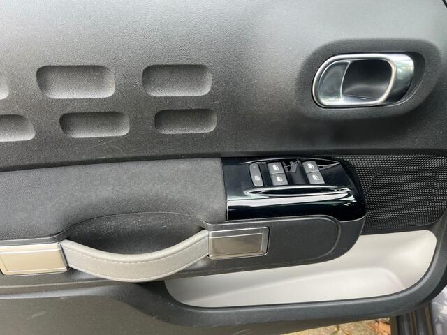 Citroen C3 1.2 PureTech SenS Shine 110pk/Pano/Navi