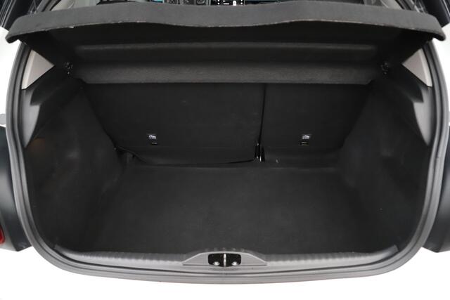 Citroen C3 1.2 PureTech Shine Navigatie Achteruitrijcamera 17 inch LMV Carplay Android Climate Cruise Control Rijstrooksensor Parkeersensor