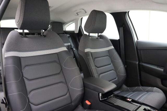 Citroen C4 1.2 Puretech Plus 130 PK | Navigatie | Camera | Climate control | Camera | Zwart dak | Cruise control | Bluetooth | Lichtmetalen velgen | Keyless