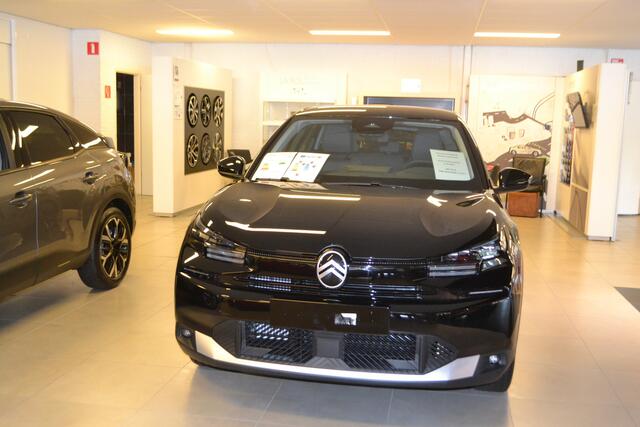 Citroen C4 1.2 Hybrid 145pk Collection I NAVIGATIE I ACHTERUITRIJCAMERA I KEYLESS ENTRY I ZWARTE L.M. VELGEN I LUXE STOFFEN COMFORT BEKLEDING I ACTIE RIJKLAAR ¤ 32.950,- I NIEUWE AUTO MET 2 KM I IN DE KLEUR PERLA NERA BLACK METALLIC I