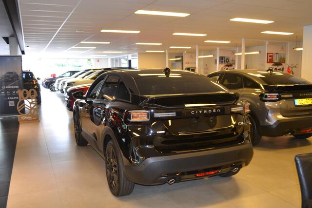 Citroen C4 1.2 Hybrid 145pk Collection I NAVIGATIE I ACHTERUITRIJCAMERA I KEYLESS ENTRY I ZWARTE L.M. VELGEN I LUXE STOFFEN COMFORT BEKLEDING I ACTIE RIJKLAAR ¤ 32.950,- I NIEUWE AUTO MET 2 KM I IN DE KLEUR PERLA NERA BLACK METALLIC I