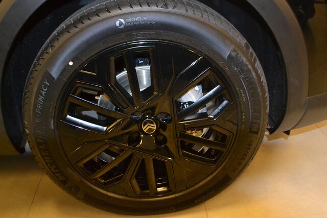 Citroen C4 1.2 Hybrid 145pk Collection I NAVIGATIE I ACHTERUITRIJCAMERA I KEYLESS ENTRY I ZWARTE L.M. VELGEN I LUXE STOFFEN COMFORT BEKLEDING I ACTIE RIJKLAAR ¤ 32.950,- I NIEUWE AUTO MET 2 KM I IN DE KLEUR PERLA NERA BLACK METALLIC I