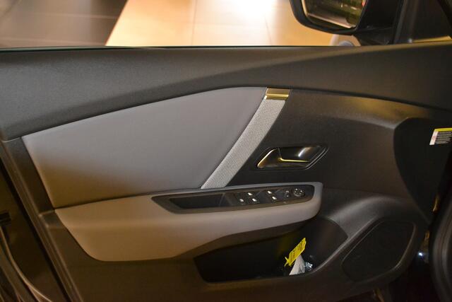 Citroen C4 1.2 Hybrid 145pk Collection I NAVIGATIE I ACHTERUITRIJCAMERA I KEYLESS ENTRY I ZWARTE L.M. VELGEN I LUXE STOFFEN COMFORT BEKLEDING I ACTIE RIJKLAAR ¤ 32.950,- I NIEUWE AUTO MET 2 KM I IN DE KLEUR PERLA NERA BLACK METALLIC I