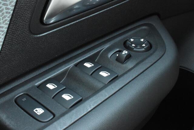 Citroen C4 Puretech EAT8 Feel Edition Automaat | Navi | Airco | Camera achter | Adapt. Cruise controle |