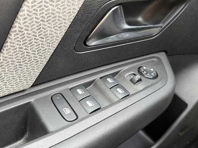 Citroen C4 1.2 Puretech Shine | Achteruitrijcamera | Head-up display | Navigatie