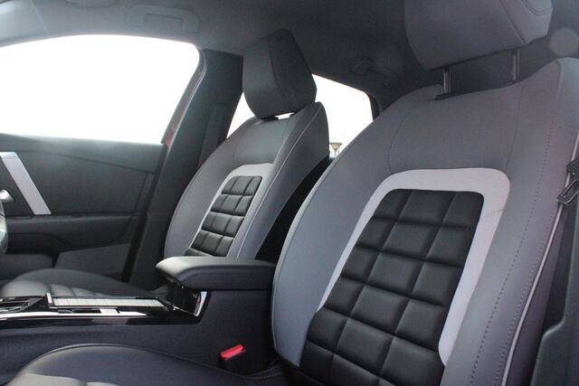 Citroen C4 1.2 Hybrid 145PK MAX | HEAD UP DISPLAY | CAMERA VOOR + ACHTER | NAVIGATIE | DRAADLOZE TELEFOONLADER | FULL LED KOPLAMPEN | DRAADLOZE APPLE CARPLAY/ANDROID AUTO | STOEL/STUUR/VOORRUIT VERWARMING | 18" LICHTMETALEN VELGEN | ADAPTIVE CRUISE CONTROL | CLIMATE