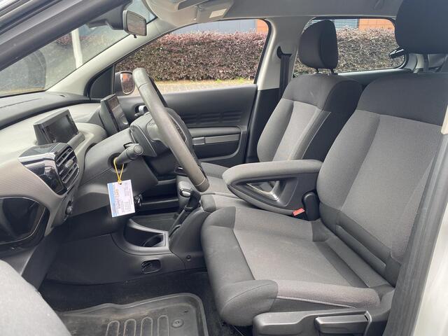 Citroen C4 CACTUS 1.2 PureTech Automaat Business met o.a. navi, parelmoer kleur, dakrails, cruise, etc.