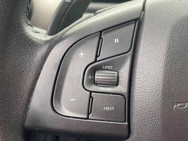 Citroen C4 CACTUS 1.2 PureTech Automaat Business met o.a. navi, parelmoer kleur, dakrails, cruise, etc.