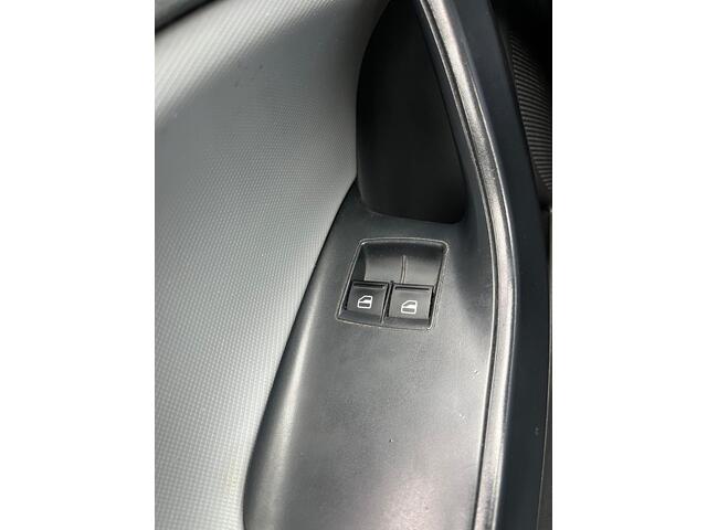 Citroen C4 CACTUS 1.2 PureTech Shine gereviseerd motor nieuwe bak nieuwe banden