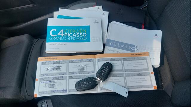 Citroen C4 PICASSO 1.2 PureTech Shine CLIMA/NAVI/PANO BJ 2017