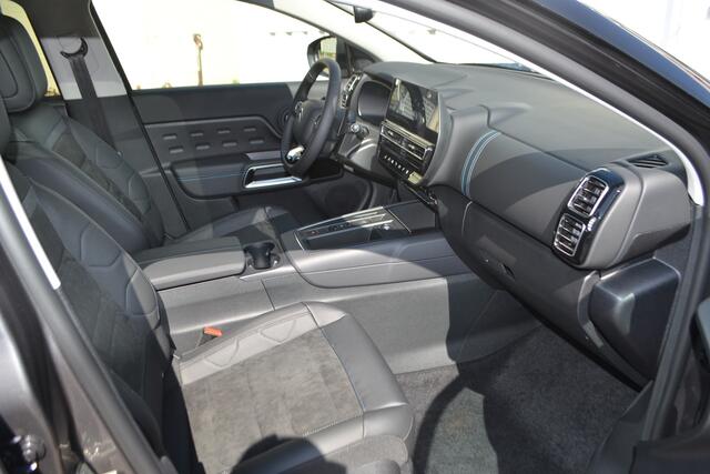 Citroen C5 Aircross 1.6 Plug-in Hybrid 225pk Max I AUTOMAAT I PANORAMADAK I NAVIGATIE I ACHTERUITRIJCAMERA I PARKEERSENSOREN VOOR & ACHTER I EL. ACHTERKLEP I L.M. VELGEN I LEDER + ALCANTARA BEKLEDING I MAX AANHANGERGEWICHT 1.300 KG GEREMD I