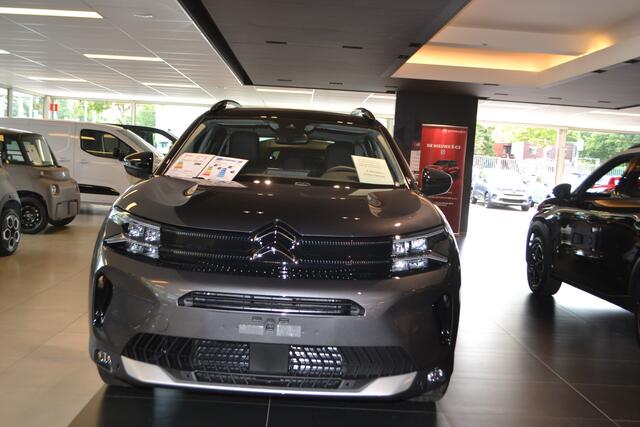 Citroen C5 Aircross 1.6 Plug-in Hybrid 225pk Max I PANORAMADAK I NAVIGATIE I ACHTERUITRIJCAMERA I PARKEERSENSOREN VOOR & ACHTER I ZWARTE ALCANTRA - LEDERENBEKLEDING I EL. ACHTERKLEP I L.M. VELGEN I ACTIE RIJKLAAR ¤ 39.950,- I KLEUR PLATINUM GREY I 3 KM I