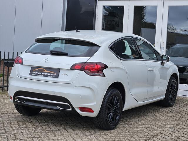 Citroen DS4 1.2 130pk PureTech So Chic NAVIGATIE|CARPLAY|CRUISE CONTROL|ECC/AIRCO|PDC VOOR EN ACHTER|LM-VELGEN Maandag tot Vrijdag van 09.00 tot 20.00 uur en Zaterdag van 09.00 tot 18.00 uur