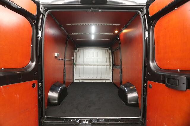 Citroen JUMPER 33 2.2 BlueHDi L2H2 Airco Camera Cruise Navigatie Trekhaak 3 Persoons Elektrpakket