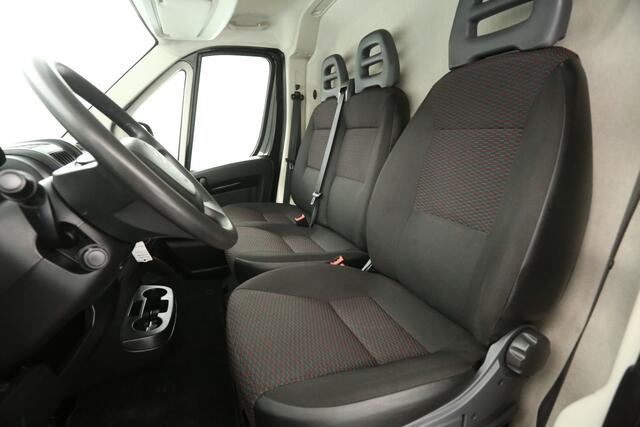 Citroen JUMPER 33 2.2 BlueHDi L2H2 Airco Camera Cruise Navigatie Trekhaak 3 Persoons Elektrpakket