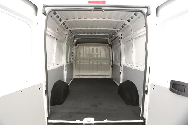 Citroen JUMPER 2.2 BlueHDi L2H2 140PK Airco Cruise Navigatie PDC 3 Persoons Elektrpakket Schuifdeur