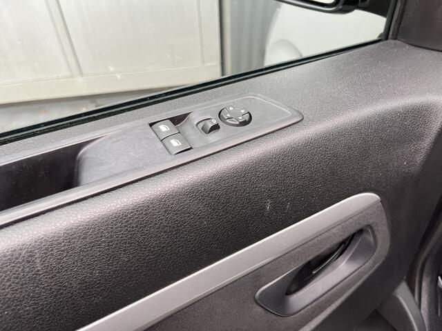 Citroen JUMPY 2.0 HDI 120 XL DC BTW en BPM vrij!! Airco Cruise controle Trekhaak 2500kg Navigatiesysteem 5-Persoons Parkeerhulp achter Apple carplay 1e eigenaar Euro 6 Bpm en Btw vrij voor particulier gebruik !!
