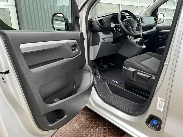 Citroen JUMPY 2.0 BlueHDI DC L2H1 Marge BTW en BPM vrij!! Airco Cruise controle Trekhaak 2500kg Navigatiesysteem 5-Persoons Parkeerhulp achter Apple carplay 1e eigenaar Euro 6 Bpm en Btw vrij voor particulier gebruik !!