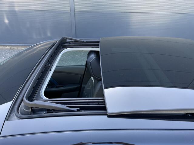 Citroen ë-C4 Shine Pack 50 kWh (Elektrisch Schuifdak - Stoelverwarming - Camera - Keyless Entry - Leder - 360gr Camera - Parkeersensoren V+A - Adaptieve Cruise Controle)