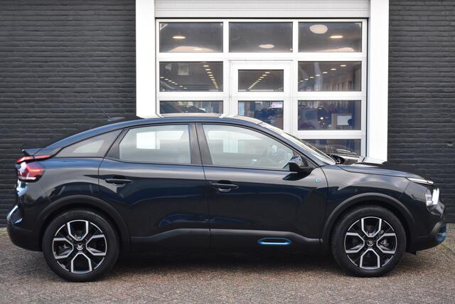 Citroen ë-C4 Feel Edition 50 kWh | Navigatiesysteem | Airconditioning ECC | Camera Achter | Parkeersensoren | Stoelverwarming | Apple Carplay & Android Auto | Head up Display | isofix bevestigingspunten | Deelbare achterbank | Zeer compleet!