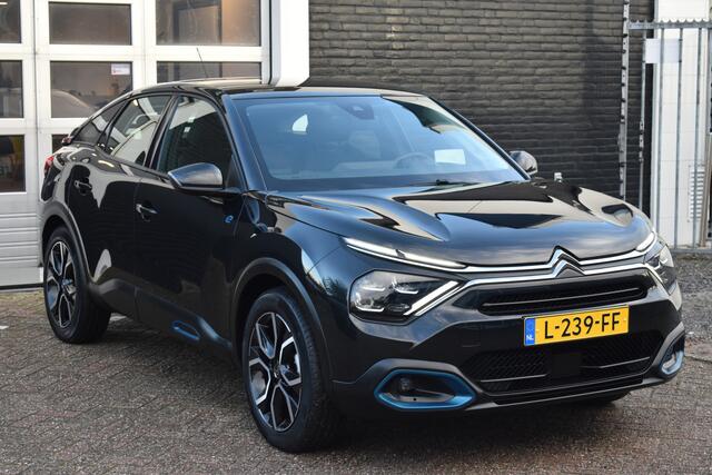 Citroen ë-C4 Feel Edition 50 kWh | Navigatiesysteem | Airconditioning ECC | Camera Achter | Parkeersensoren | Stoelverwarming | Apple Carplay & Android Auto | Head up Display | isofix bevestigingspunten | Deelbare achterbank | Zeer compleet!