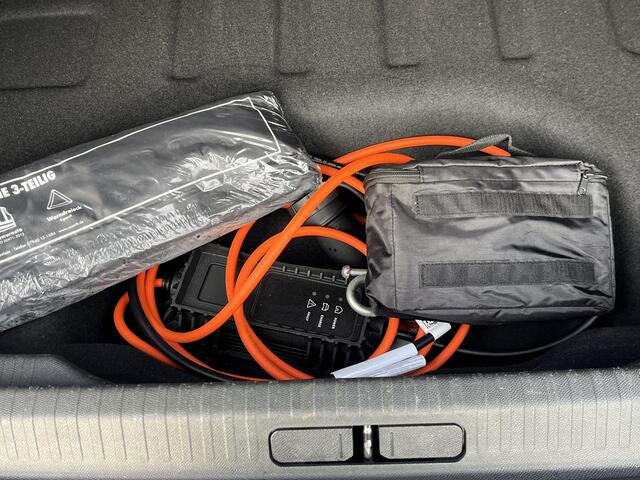 Citroen ë-C4 Shine 50 kWh SOH 98% 3-FASE LADER | VAN: ¤19.900 VOOR: ¤17.877- UW EINDEJAARSVOORDEEL: ¤2.023| stuur + stoel verwarming | trekhaak | head-up display | Camera | keyles start & go | dodehoek | Rijklaar geleverd met 12 maanden BOVAG-garantie