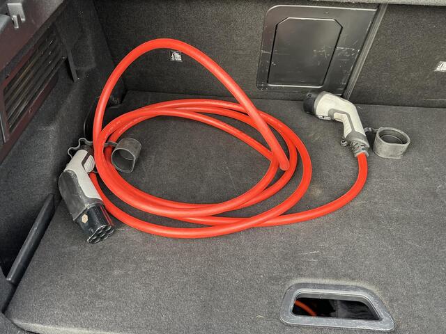 Citroen ë-C4 Shine 50 kWh SOH 98% 3-FASE LADER | VAN: ¤19.900 VOOR: ¤17.877- UW EINDEJAARSVOORDEEL: ¤2.023| stuur + stoel verwarming | trekhaak | head-up display | Camera | keyles start & go | dodehoek | Rijklaar geleverd met 12 maanden BOVAG-garantie