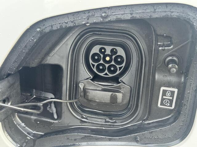 Citroen ë-Jumpy L2 75 kWh 136pk | Airco | Cruise control | Bluetooth radio | Audiobediening stuurwiel | Parkeersensoren achter | Bestuurdersstoel comfort | Bank voorpassagiers | Tussenwand comfort met raam | Reservewiel