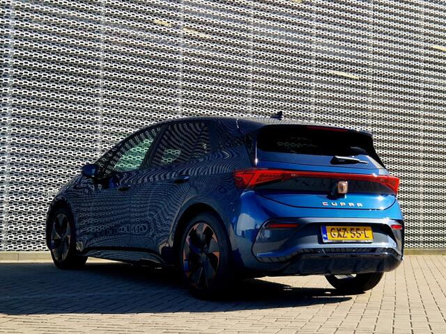 Cupra Born Business 63 kWh / 19 inch koperen velgen / Navigatie / Parkeersensoren voor+achter / Achteruitrijcamera / Adaptive Cruise Control / Stoel- en stuurwielverwarming