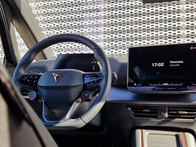 Cupra Born Business 63 kWh / 19 inch koperen velgen / Navigatie / Parkeersensoren voor+achter / Achteruitrijcamera / Adaptive Cruise Control / Stoel- en stuurwielverwarming