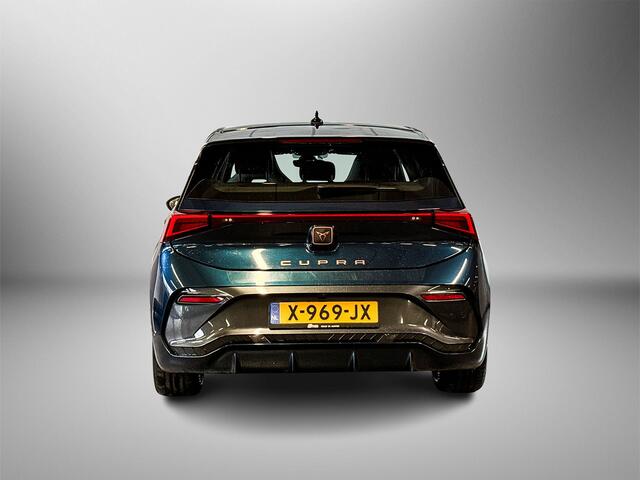 Cupra Born Business One 204pk 62 kWh / Voorstoelen verwarmd / Navigatiesysteem / Achteruitrijcamera