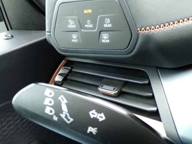 Cupra Born Adrenaline 62 kWh, LED / Camera + Sensoren / Carplay + Android Auto / Stoelverwarming / 19' LMV