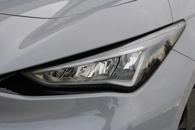 Cupra Born Essential 62 kWh | Incl. 12 maanden garantie | Cruise control | Stuurverwarming | Apple carplay/Android auto | Parkeersensoren | DAB radio | Climate control |