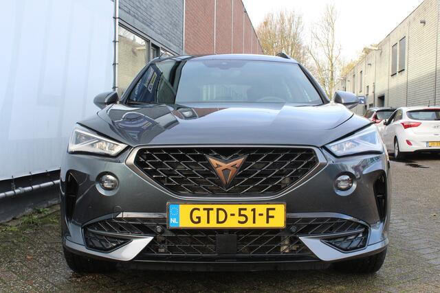 Cupra Formentor 1.4 e-Hybrid Business Achteruitrijcamera, Navigatie, Parkeer assistent, Adaptive cruise control, DAB, Airco, Stoelverwarming, LED lampen