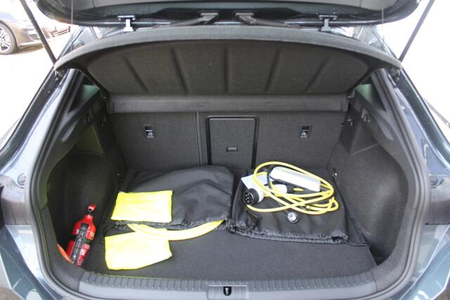 Cupra Formentor 1.4 e-Hybrid Business Achteruitrijcamera, Navigatie, Parkeer assistent, Adaptive cruise control, DAB, Airco, Stoelverwarming, LED lampen