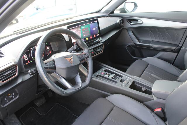 Cupra Formentor 1.4 e-Hybrid Business Achteruitrijcamera, Navigatie, Parkeer assistent, Adaptive cruise control, DAB, Airco, Stoelverwarming, LED lampen