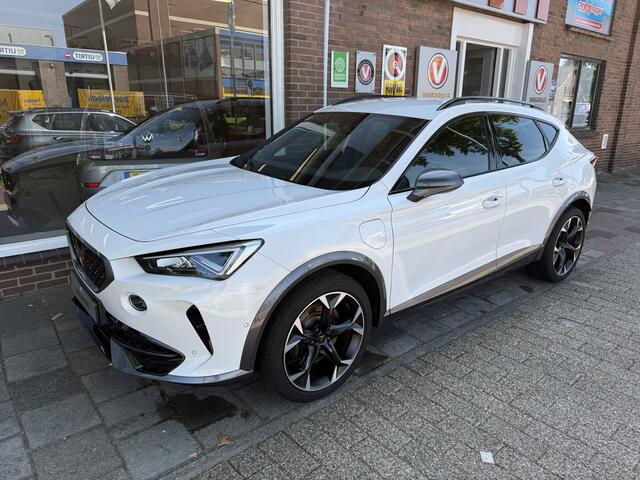 Cupra Formentor 1.4 e-Hybrid VZ Performance CUPRA Formentor 1.4 e-Hybrid VZ | verwarmde stoelen + stuurwiel | half leder bekleding | Apple Carplay/Android Auto |