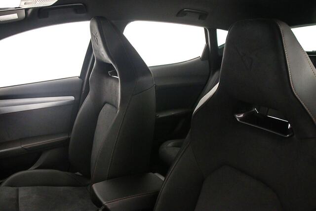 Cupra Formentor VZ Performance 1.5 TSI e-Hybrid 272pk DSG Automaat Trekhaak, Elektrische achterklep, Adaptive cruise control, Navigatie, Achteruitrijcamera, Stuurwiel verwarmd