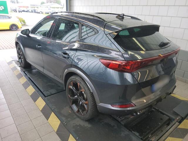 Cupra Formentor 1.4 e-Hybrid VZ Copper Edition 245PK | 2e Eigenaar | Dealer Onderh. | BTW | Cupra knop | Sfeer | 1 Laadkabel | Donkere Hemel | Matrix Led | Stuur+Stoelverwarming | Camera | Carplay | Ad Cruise | Climate Control | Elek Klep |