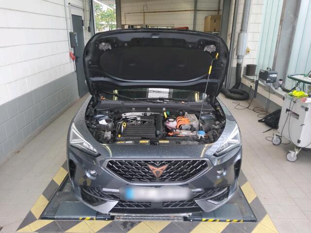 Cupra Formentor 1.4 e-Hybrid VZ Copper Edition 245PK | 2e Eigenaar | Dealer Onderh. | BTW | Cupra knop | Sfeer | 1 Laadkabel | Donkere Hemel | Matrix Led | Stuur+Stoelverwarming | Camera | Carplay | Ad Cruise | Climate Control | Elek Klep |