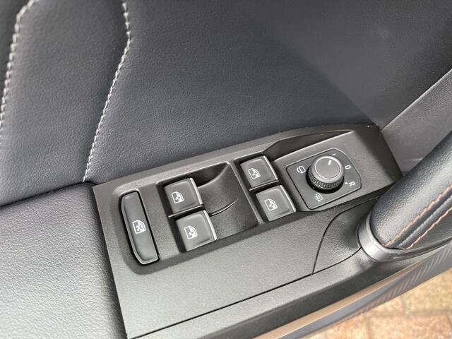 Cupra Formentor 1.4 e-Hybrid VZ Black Edition / AUTOMAAT/ PANO/ 245 PK/ ELEKTR. TREKHAAK/ LEDER/ ELEKTR. STOEL/ 19" LMV/ FULL LINK/ ADAPT. CRUISE/ DIGITAL DASH/ PARK. SENSOREN + 360 CAMERA/ RIJ-MODI/ STOEL-STUUR VERWARM./ NAVI/ MATRIX